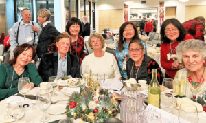 Highlands residents and their guests enjoying dinner.