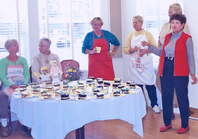 Cooking Committee 2001 Rossmoor Lunch Carol Fundingsland-Unk-Marlyn Unger-Cookie Hales-Lois Rountree-Adele Ratcliff